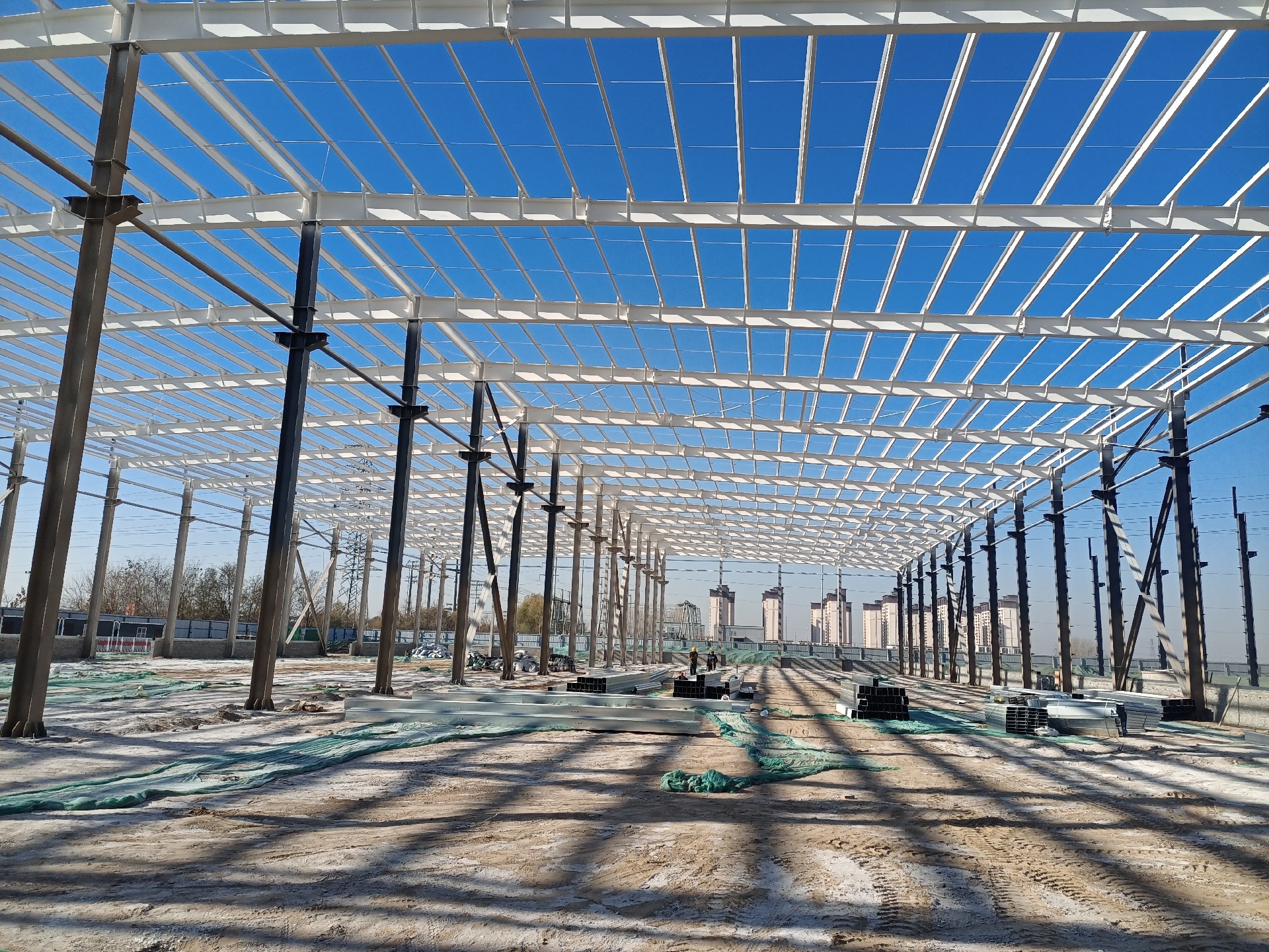 鋼結(jié)構(gòu)車間噴防火涂料 ，衡水鋼結(jié)構(gòu)廠家，衡水鋼結(jié)構(gòu)廠，衡水鋼結(jié)構(gòu)廠房，衡水廠房車間加工，金鼎鋼構(gòu)，衡水鋼結(jié)構(gòu)加工廠，金鼎鋼結(jié)構(gòu)，激光切割加工鋼結(jié)構(gòu)，機(jī)械手焊接鋼結(jié)構(gòu)