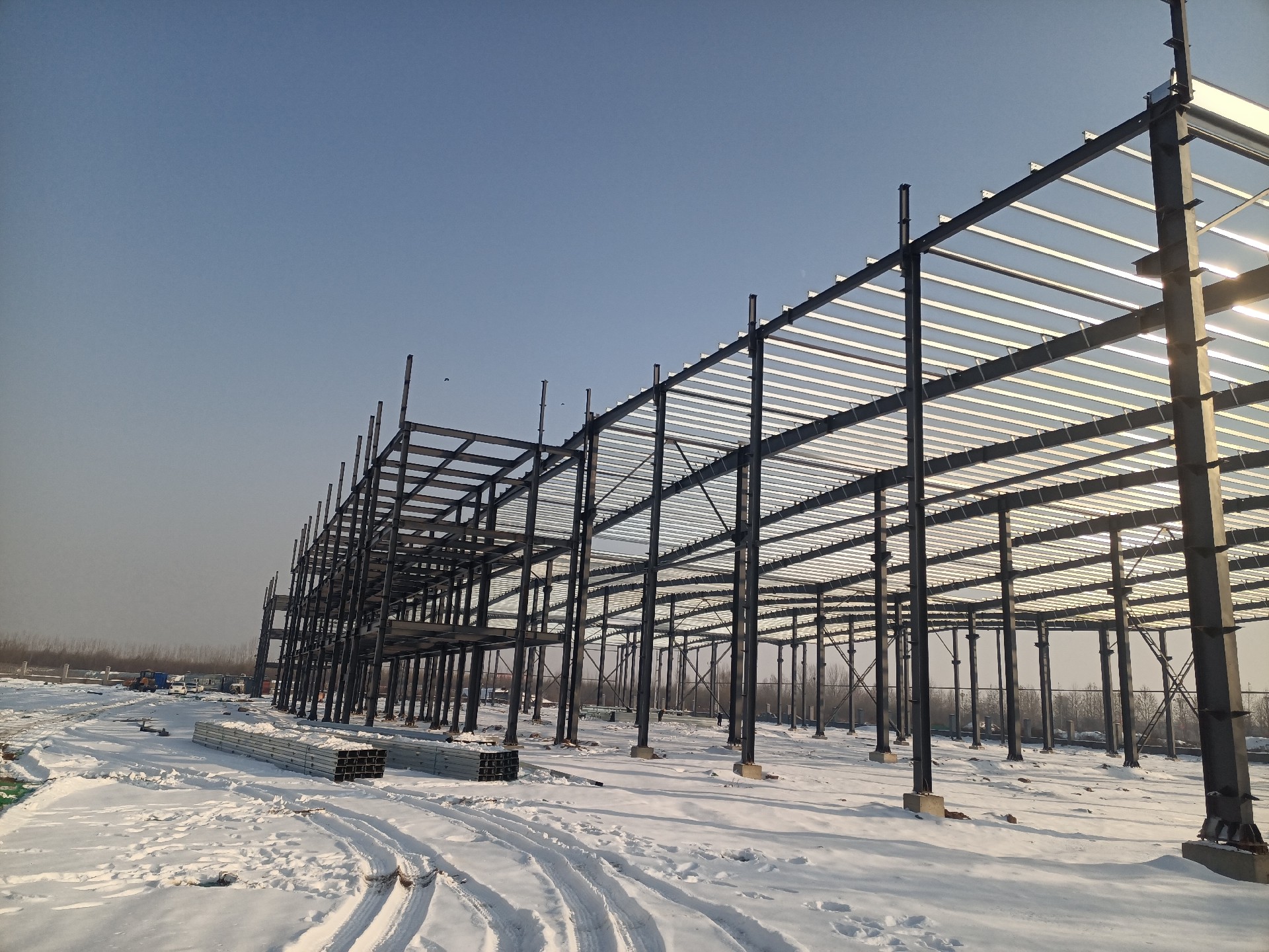 鋼結構，鋼結構工程，衡水鋼結構廠家，鋼結構加工廠，鋼結構車間，金鼎鋼構，雪地里的工地